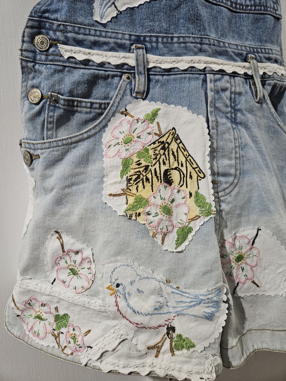 UNIONBAY Distressed Blue Denim Women’s Short Overalls with Embroidered Birds - Picture 4 of 15